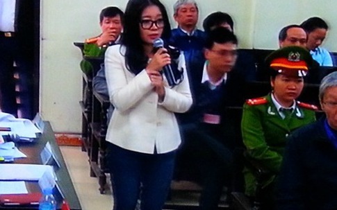 Vợ bầu Kiên bật khóc tại tòa