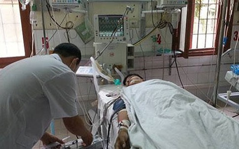 Mẫu thuẫn vì bạn gái, nam sinh lớp 10 bị đâm chết