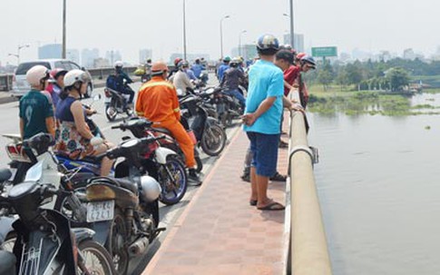 Đang cứu người nhảy cầu thì nhận tin có người nữa tự tử