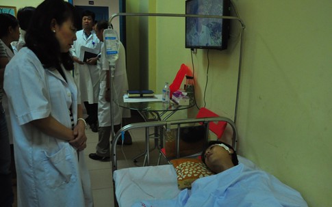 Bác sĩ bị đấm vỡ gò má vẫn khủng hoảng tinh thần nghiêm trọng