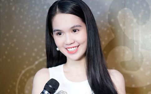 Ngọc Trinh giản dị đến dự show đẳng cấp của Lý Nhã Kỳ
