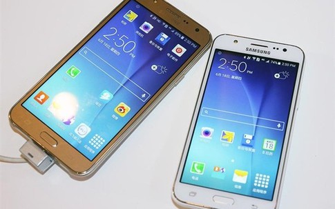 Smartphone chuyên selfie Galaxy J7 giá 6 triệu tại VN