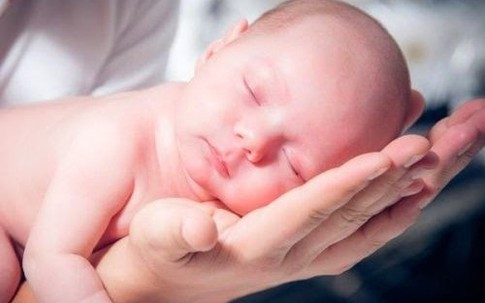 Mẹ uống nhầm thuốc, con ra đời không có mũi
