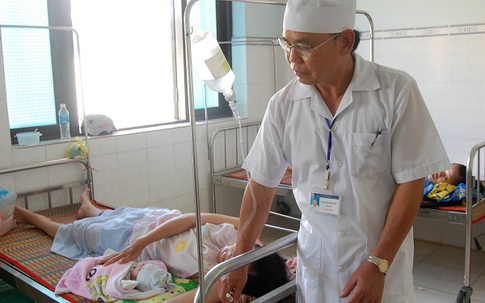 Bác sỹ 30 năm ngoài đảo, bố mẹ chết không được nhìn mặt