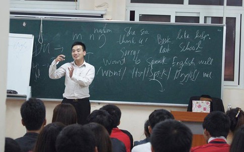9X làm thầy giáo trẻ dạy tiếng Anh miễn phí cho sinh viên