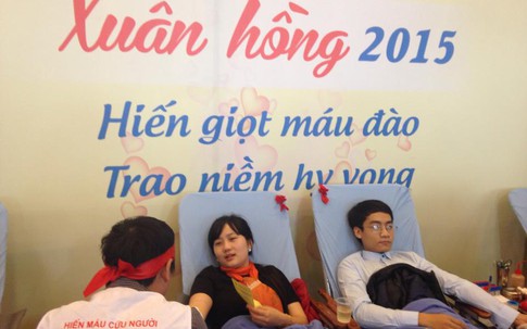Hơn 20.000 người tham dự lễ hội xuân hồng 2015