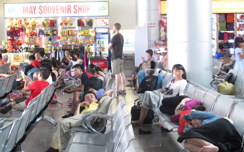 Hàng trăm khách vật vờ ở sân bay Đà Nẵng vì Jetstar… "bỏ rơi"