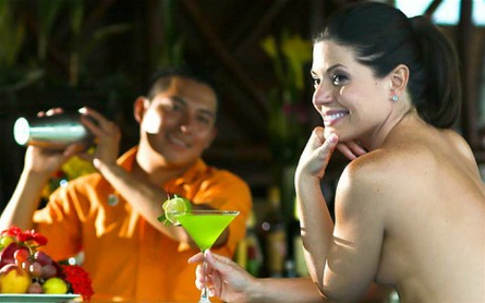 Tour du lịch khỏa thân hút khách dịp Valentine