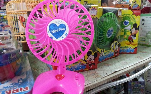 Quạt mini xuất xứ Trung Quốc: Khách nghi ngại nhưng vẫn mua