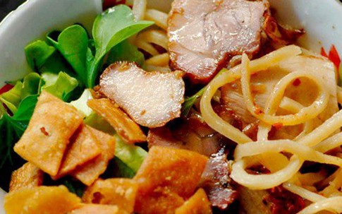 "Mẹo vàng" tỏa sáng ngày Tết với trang phục ánh kim