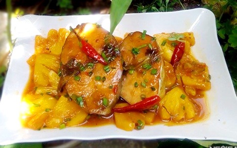 Ngon cơm với cá ngừ kho dứa