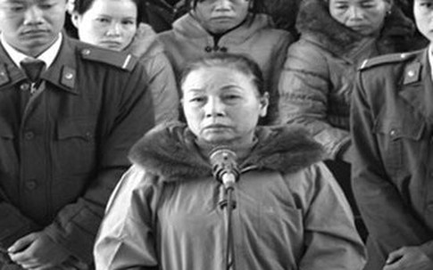 Chết giữa chợ vì cướp chồng người