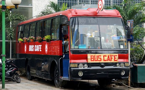 Quán cà phê giá rẻ trên xe bus