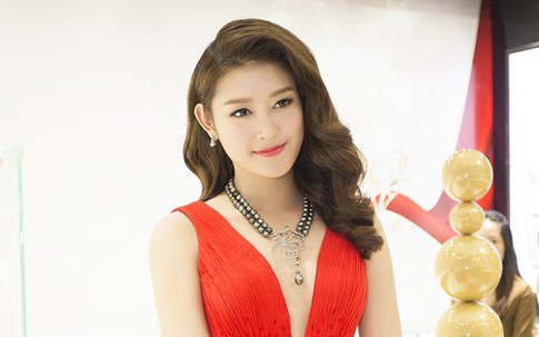 Á hậu  Huyền My đeo trang sức 2 tỷ dự sự kiện
