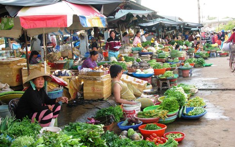 Lại nơm nớp lo rau lên vì điện, xe ôm tăng theo xăng