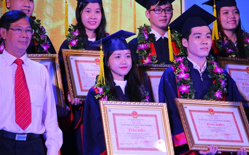 Vì sao du học sinh khó xin việc khi về nước?