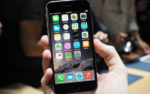 Cô gái chết thảm vì vừa dùng iPhone 6 vừa sạc pin
