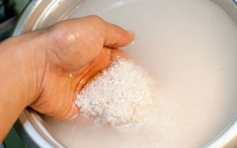 Sai lầm "chết người" khi nấu cơm khiến nhiều người rước bệnh hiểm