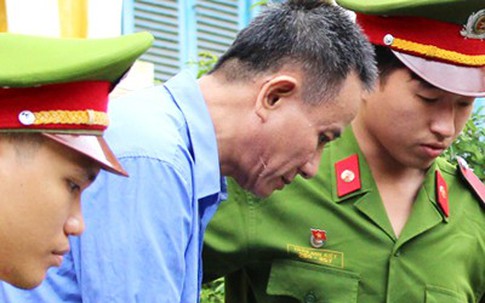 Bà lão xin giảm án cho con rể sát hại vợ