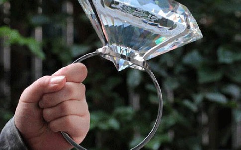 Đàn bà có tiền mới có nhiều thứ khác?