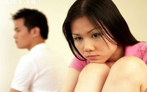 Chồng đòi ly hôn vì ngực vợ phẳng lì