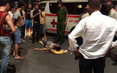 Hà Nội: Cô gái bị thương nặng trong tai nạn xe máy tại "vỉa cảm tử"