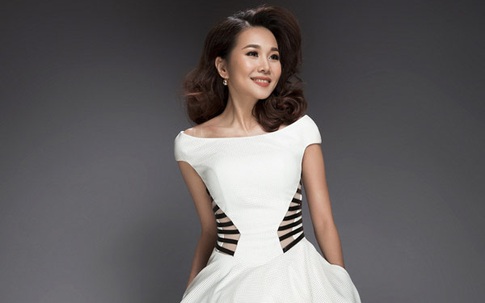 Thanh Hằng biến hóa style với gam đen trắng