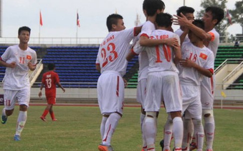 Thắng đậm Brunei 5-0, U-19 Việt Nam vươn lên dẫn đầu bảng