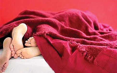 Cơm áo xáo trộn... "gối chăn"