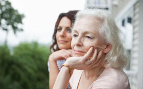 Mẹ chồng "thánh soi", con dâu "sối máu"