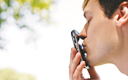10 nguy hiểm sức khỏe do nghiện điện thoại di động