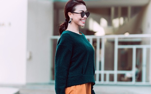 Gợi ý mặc áo len gam màu xanh cho Noel đẹp như Trà Ngọc Hằng