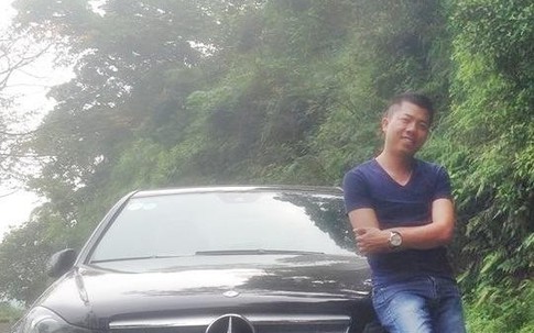 Nhặt được túi tiền, chàng trai lái ô tô tìm đến nhà trả lại