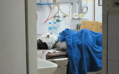 Tạm giữ 2 đối tượng đưa nạn nhân bỏng nhập viện