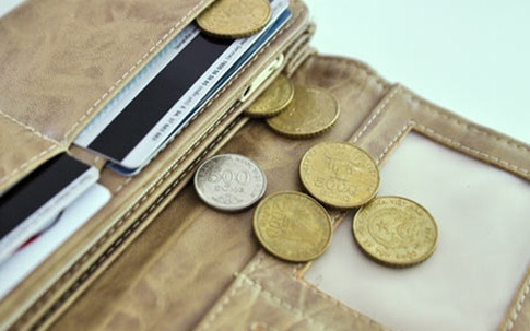 Tiền xu và thẻ căn cước