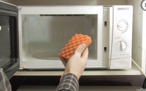 4 cách vệ sinh lò vi sóng sạch bong dầu mỡ