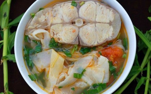 Canh cá nấu măng chua ngon cho bữa tối