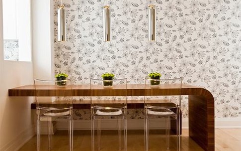 Những mẫu ghế trong suốt độc đáo tại phòng ăn