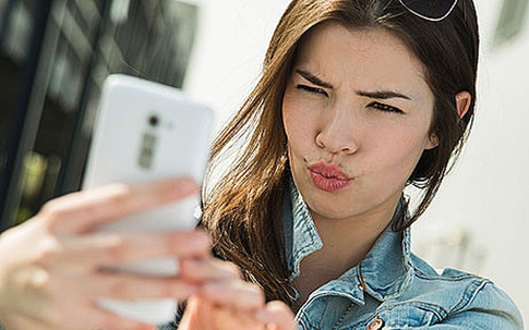 Vợ chồng "đả" nhau vì ham "tự sướng"