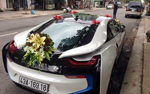 Đại gia Đà Nẵng dùng siêu xe BMW i8 đón dâu