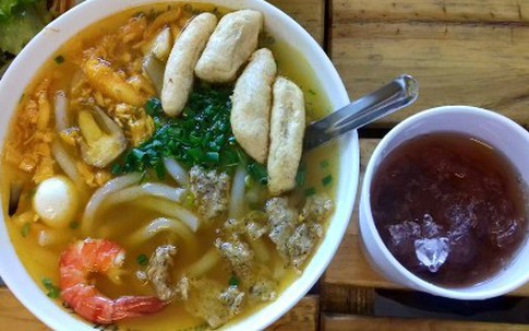 Quán bánh canh của hai nam diễn viên ở Hà Nội