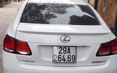 Hai xe xịn xài chung một biển số