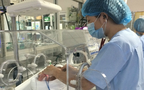 Nữ bác sĩ chạy đua với tử thần giành mạng sống trẻ sơ sinh