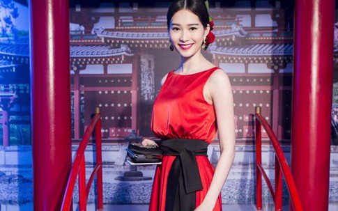 Đặng Thu Thảo, Diễm Hương đọ vẻ kiêu sa