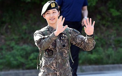 Mỹ nam 'Chuyện tình ở Song Kun Quan' chính thức xuất ngũ