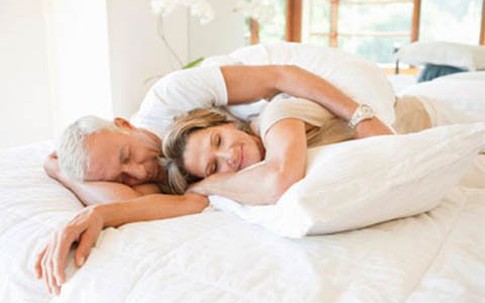 "Chuyện ấy” tuổi già: Nên hay không?