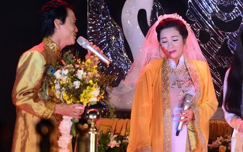 Clip Thanh Thanh Hiền và Chế Phong hát mừng ngày cưới của chính mình
