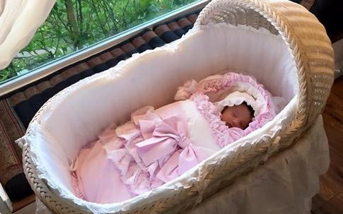 Hé lộ hình ảnh "công chúa" út nhà Hà Kiều Anh