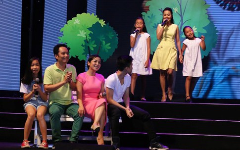 Mỹ Linh, Cẩm Ly hạnh phúc hát cùng các con