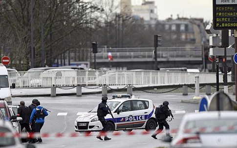 Đã tiêu diệt 3 tên khủng bố, giải thoát con tin ở Pháp